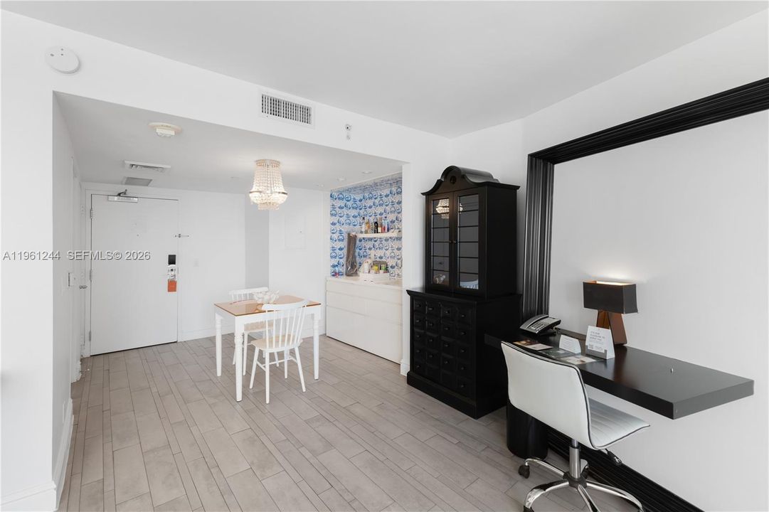 For Sale: $345,000 (0 beds, 1 baths, 530 Square Feet)