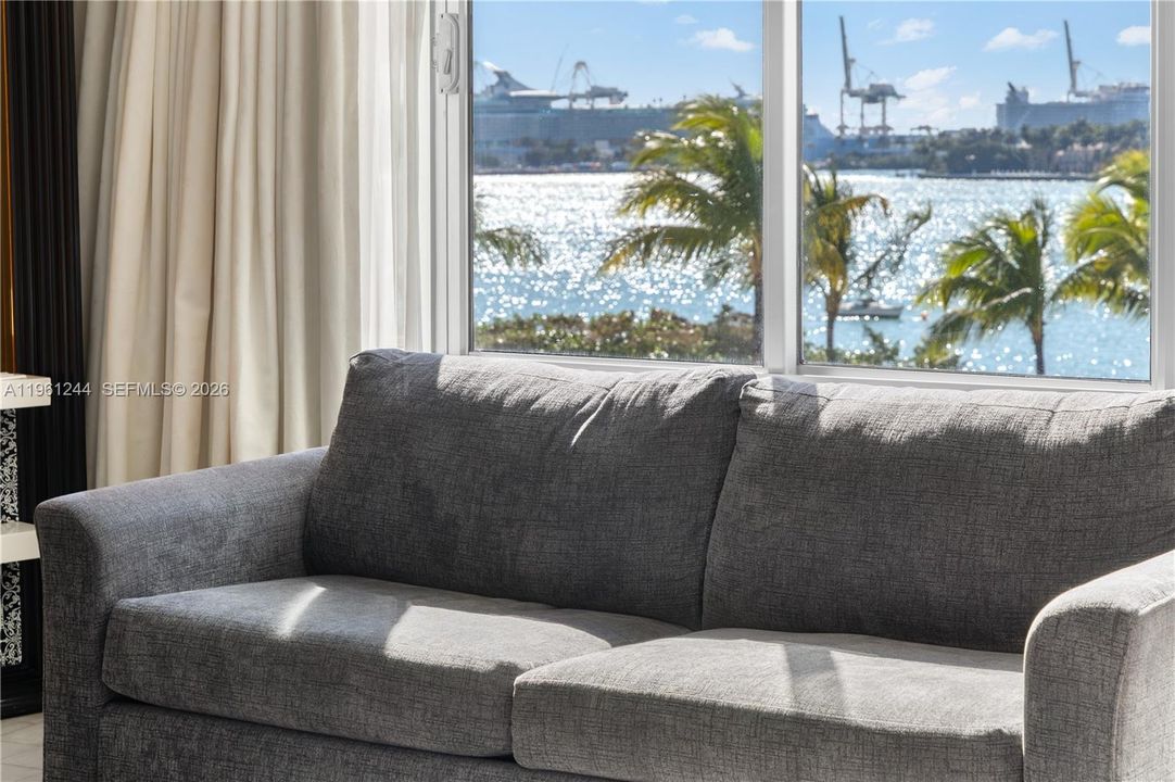 For Sale: $345,000 (0 beds, 1 baths, 530 Square Feet)