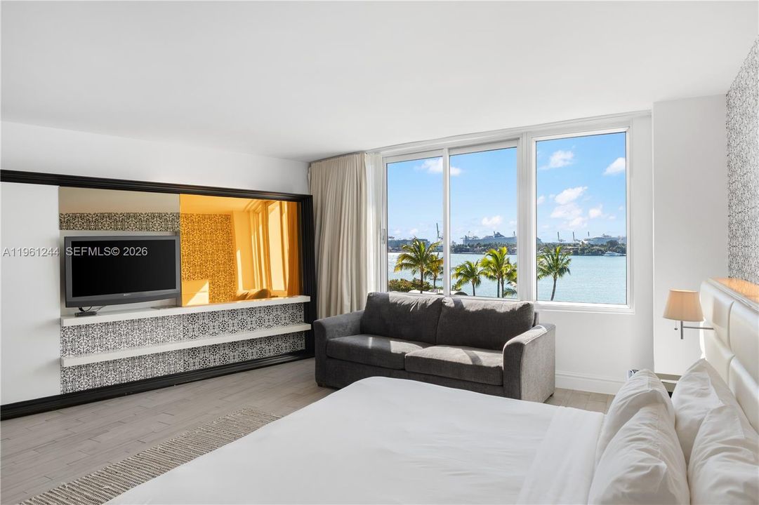 For Sale: $345,000 (0 beds, 1 baths, 530 Square Feet)