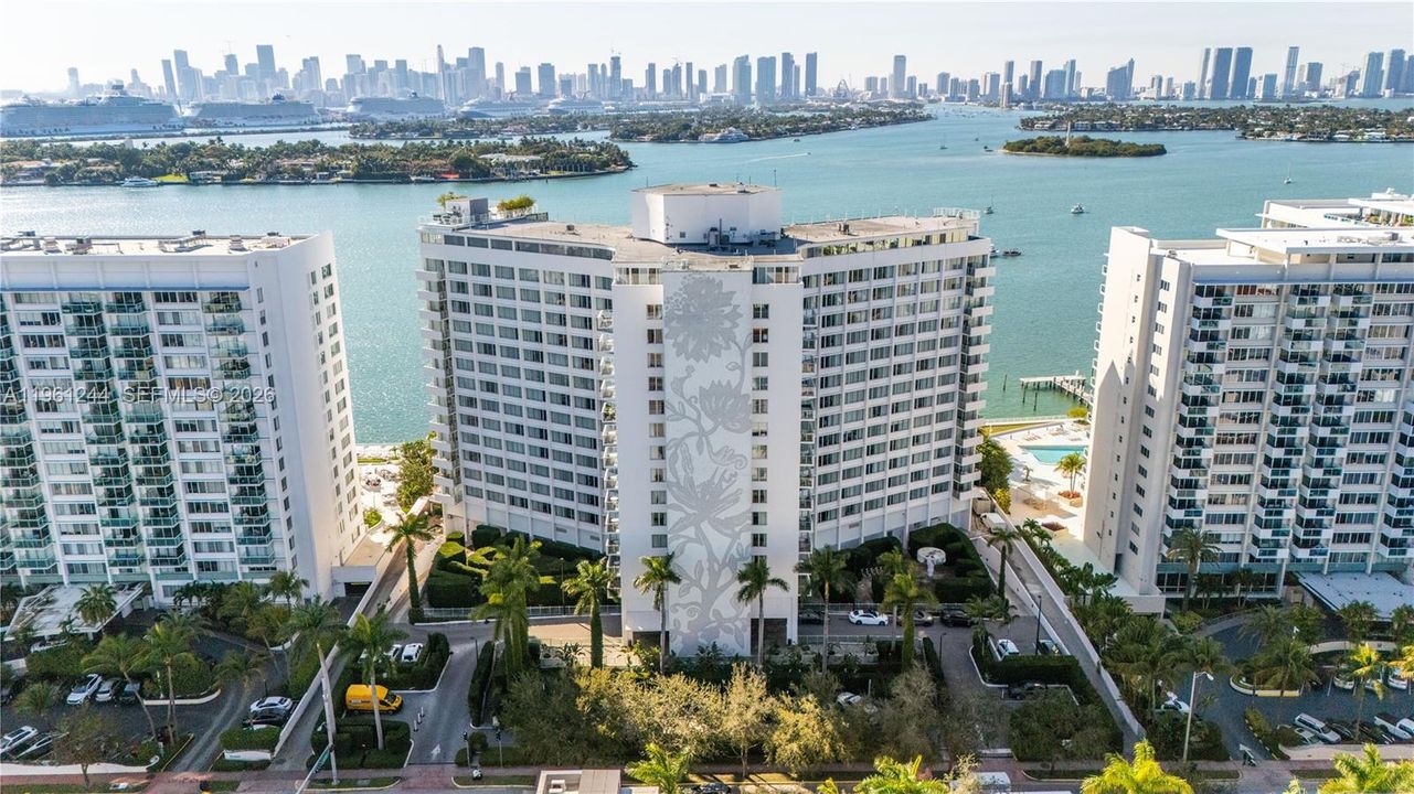 For Sale: $345,000 (0 beds, 1 baths, 530 Square Feet)