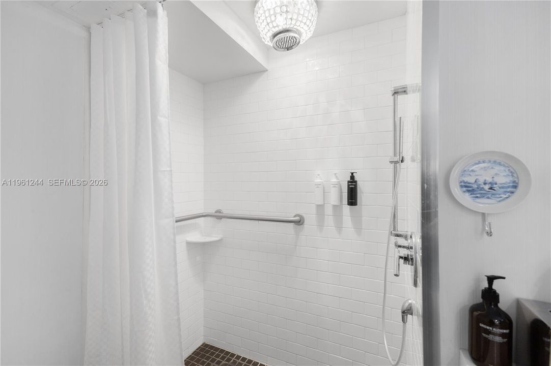For Sale: $345,000 (0 beds, 1 baths, 530 Square Feet)
