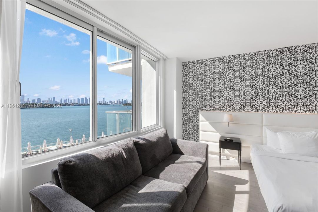 For Sale: $345,000 (0 beds, 1 baths, 530 Square Feet)