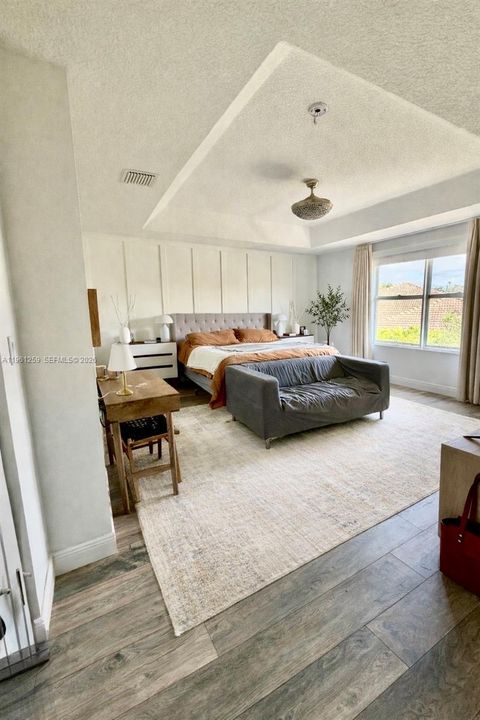 For Sale: $1,550,000 (5 beds, 3 baths, 3078 Square Feet)