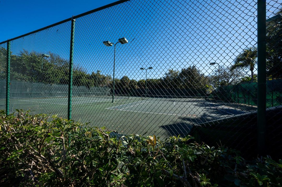 2BR06045-HDR