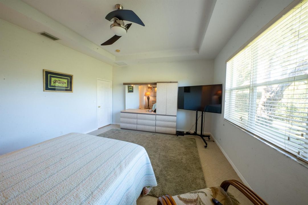 2BR05843-HDR-2
