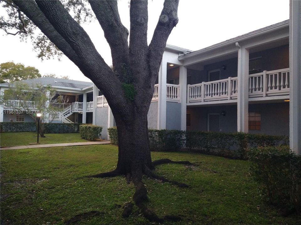 For Sale: $189,500 (2 beds, 2 baths, 1140 Square Feet)