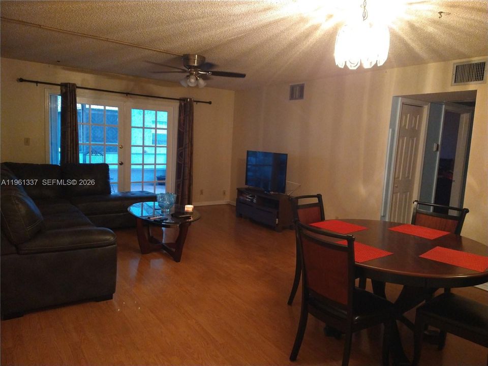 For Sale: $189,500 (2 beds, 2 baths, 1140 Square Feet)