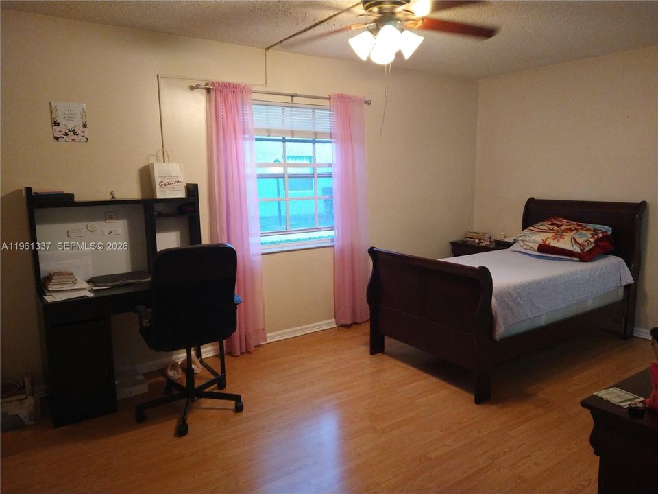 For Sale: $189,500 (2 beds, 2 baths, 1140 Square Feet)