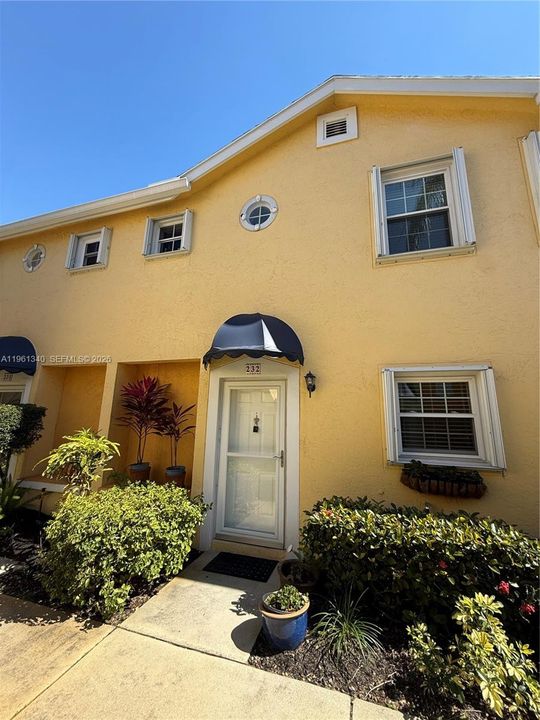 En Venta: $229,000 (2 camas, 2 baños, 1128 Pies cuadrados)