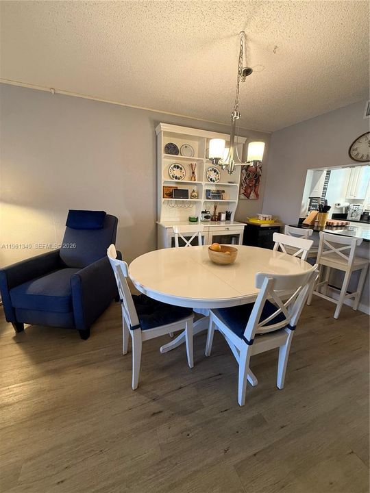 En Venta: $229,000 (2 camas, 2 baños, 1128 Pies cuadrados)
