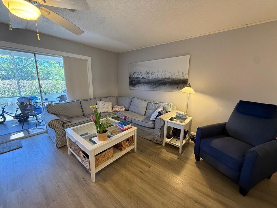 En Venta: $229,000 (2 camas, 2 baños, 1128 Pies cuadrados)