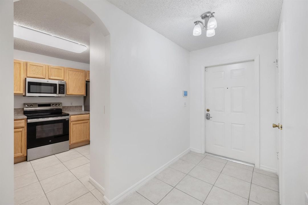 3800 Woodfield Dr-34