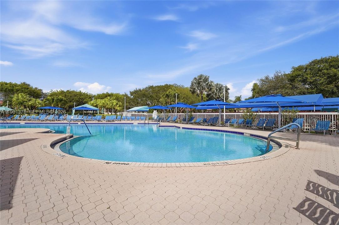 Activo con contrato: $165,000 (3 camas, 2 baños, 1134 Pies cuadrados)
