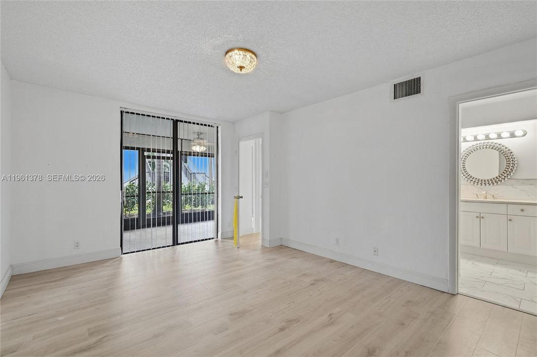 Activo con contrato: $165,000 (3 camas, 2 baños, 1134 Pies cuadrados)