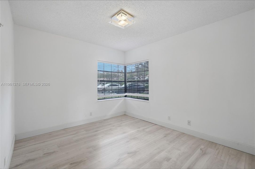 Activo con contrato: $165,000 (3 camas, 2 baños, 1134 Pies cuadrados)