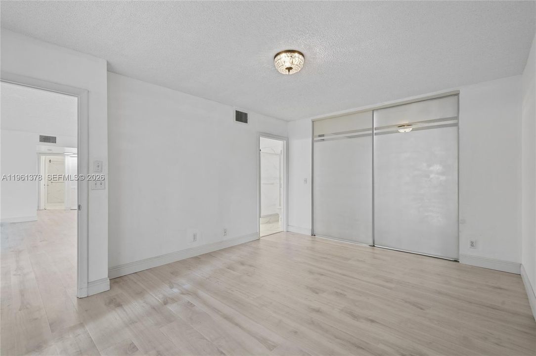 Activo con contrato: $165,000 (3 camas, 2 baños, 1134 Pies cuadrados)