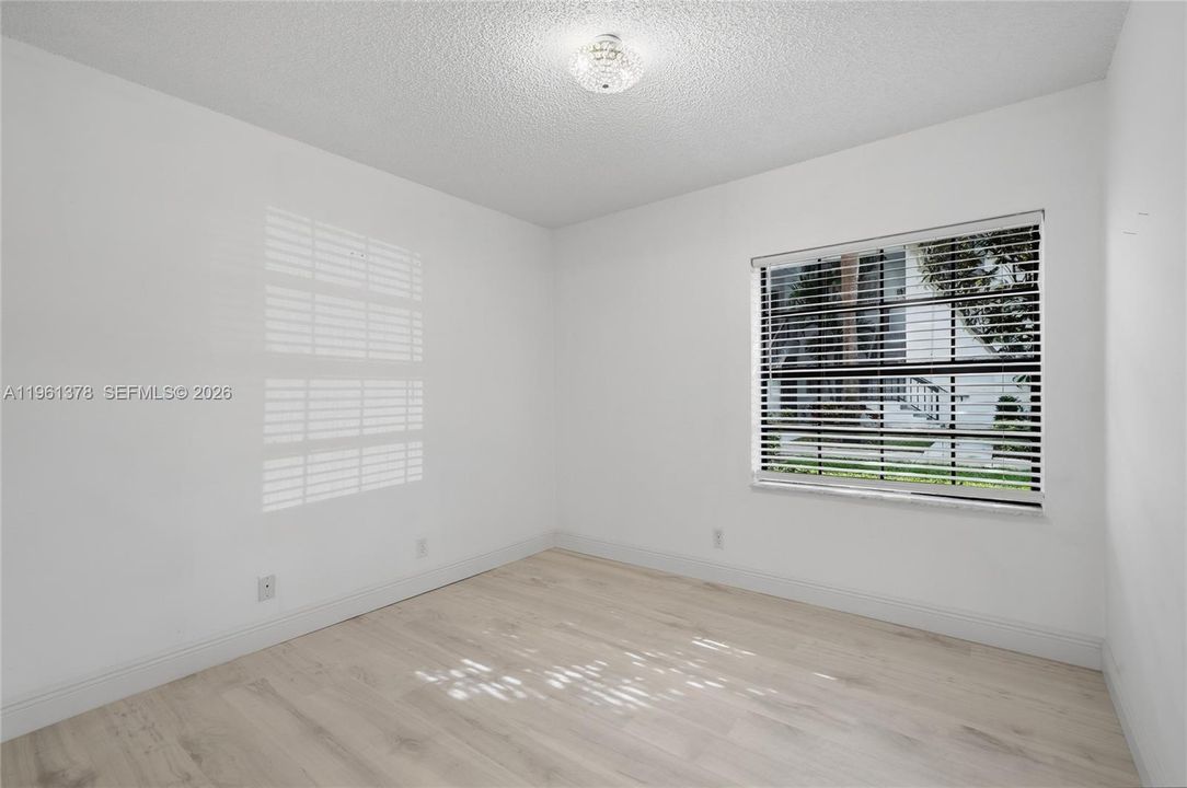 Activo con contrato: $165,000 (3 camas, 2 baños, 1134 Pies cuadrados)