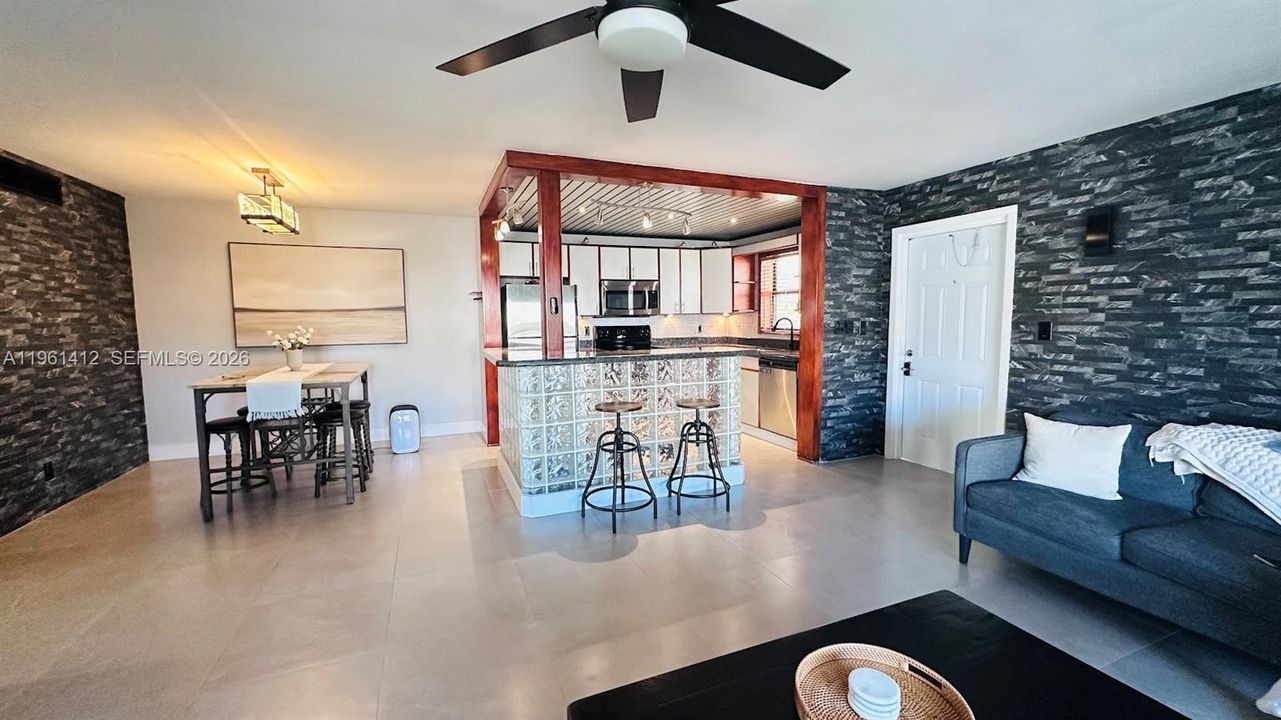 Active With Contract: $255,000 (2 beds, 2 baths, 1056 Square Feet)