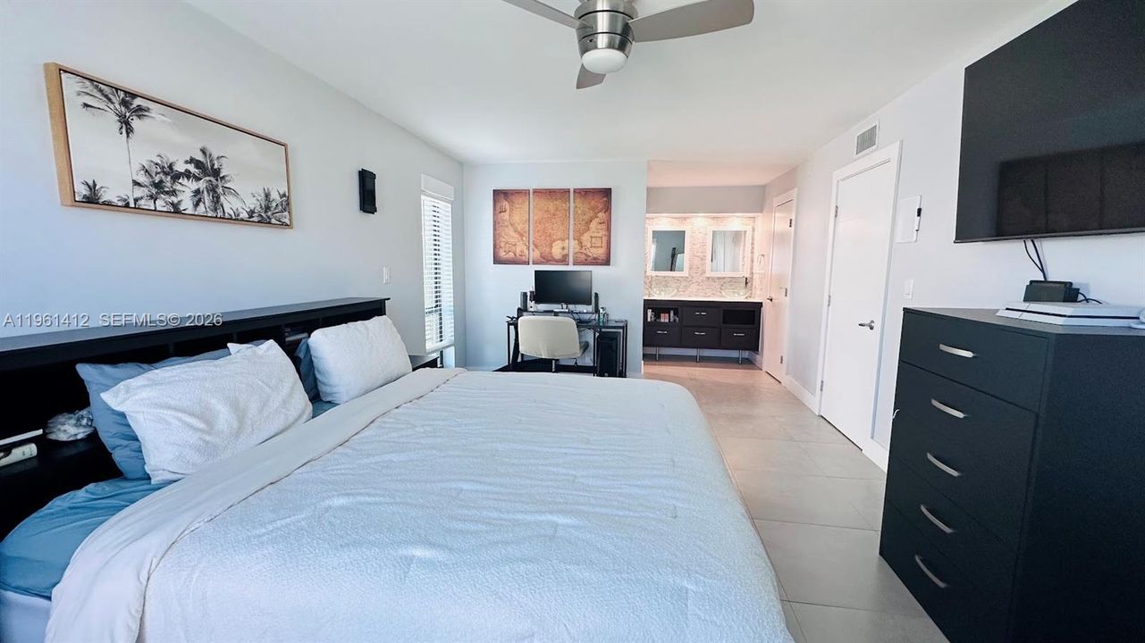 Active With Contract: $255,000 (2 beds, 2 baths, 1056 Square Feet)