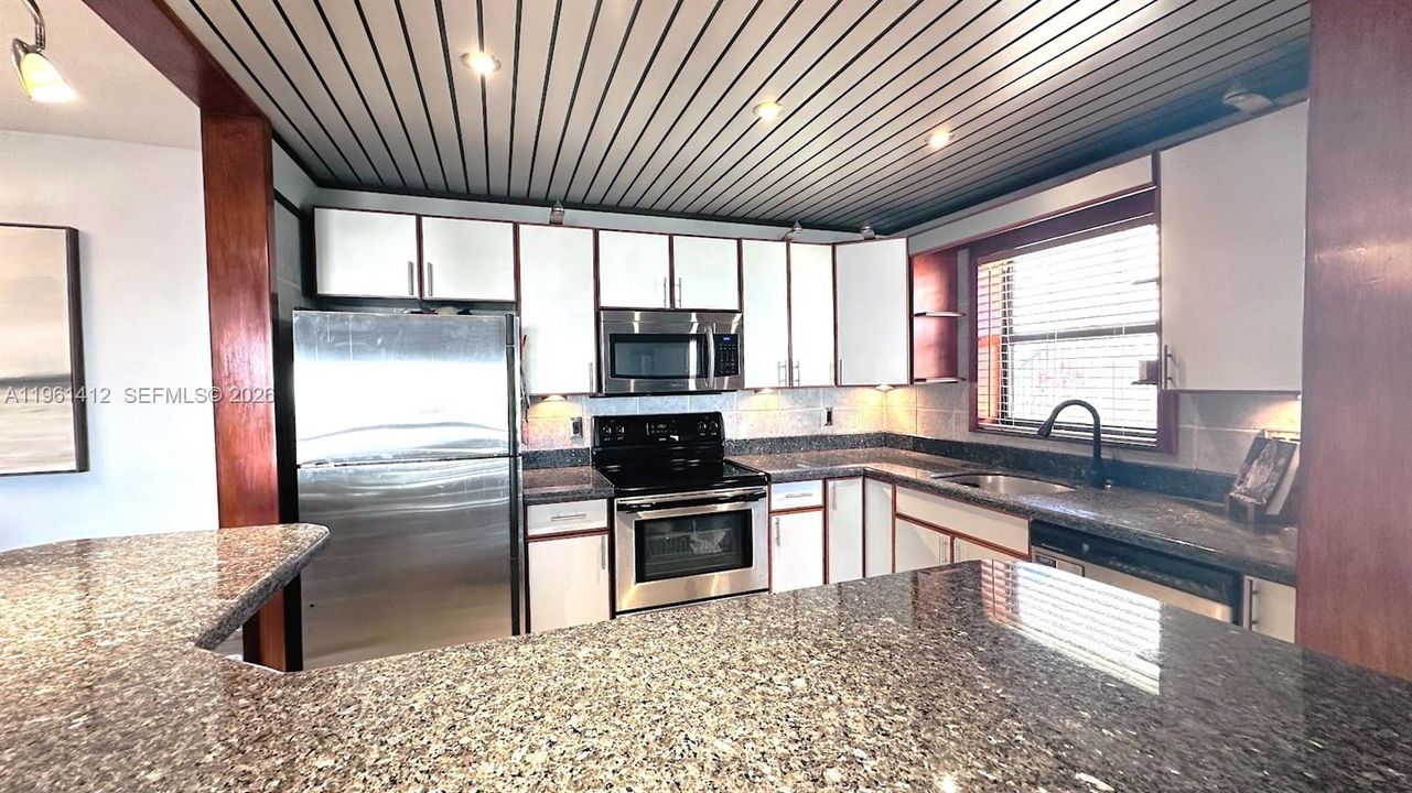 Active With Contract: $255,000 (2 beds, 2 baths, 1056 Square Feet)