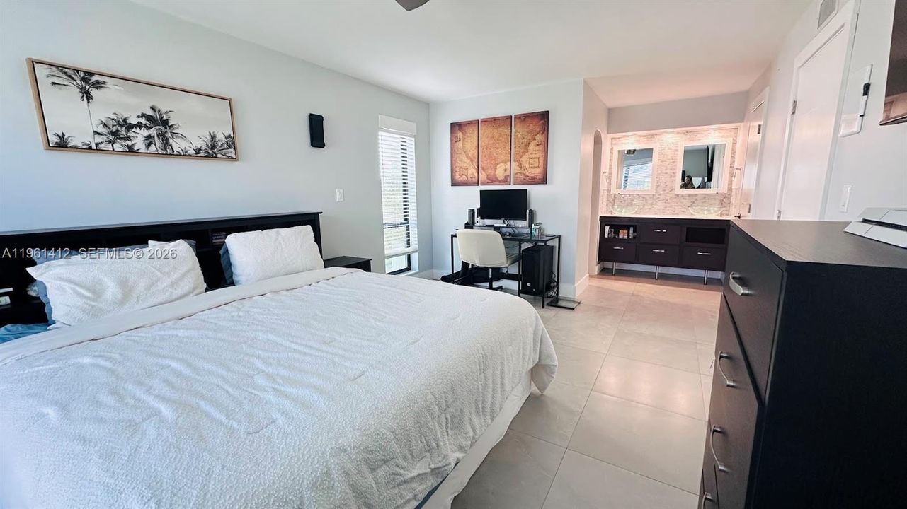 Active With Contract: $255,000 (2 beds, 2 baths, 1056 Square Feet)