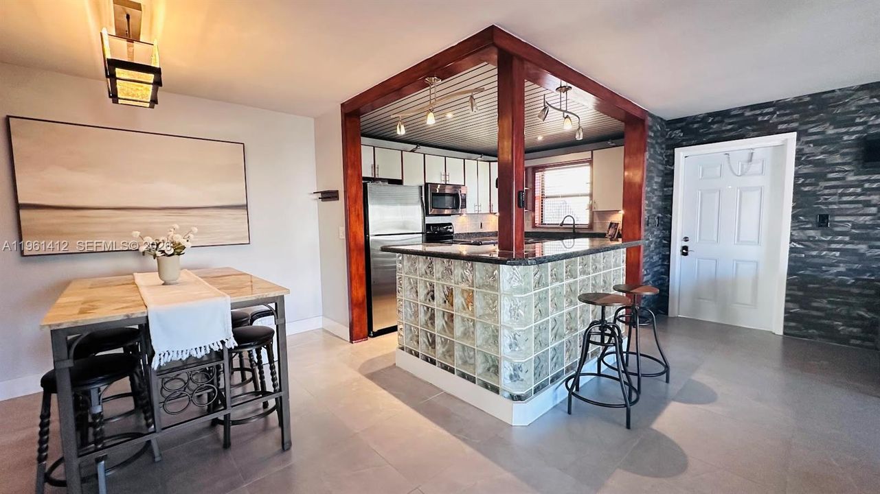 Active With Contract: $255,000 (2 beds, 2 baths, 1056 Square Feet)