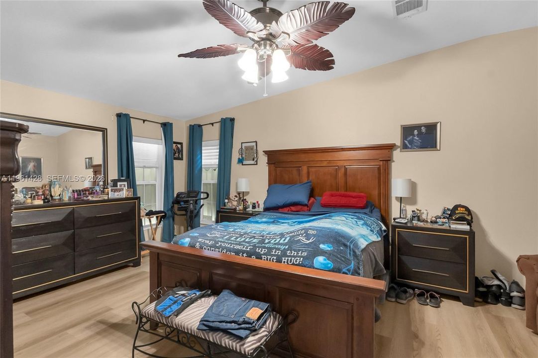 На продажу: $315,000 (3 спален, 2 ванн, 1690 Квадратных фут)