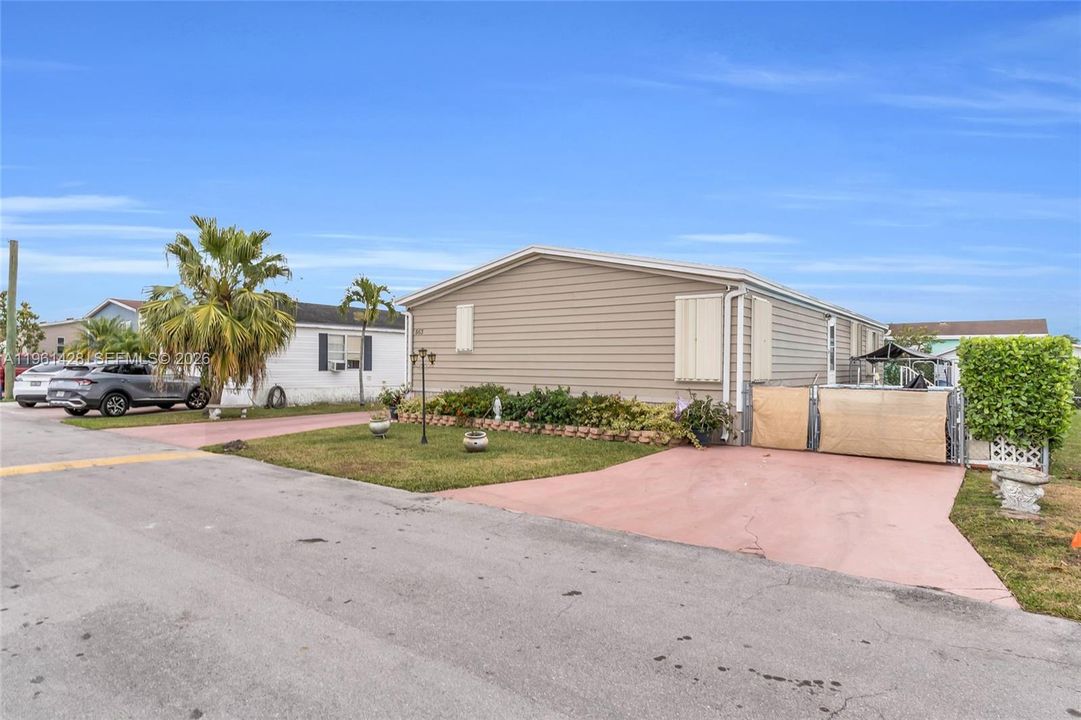 На продажу: $315,000 (3 спален, 2 ванн, 1690 Квадратных фут)