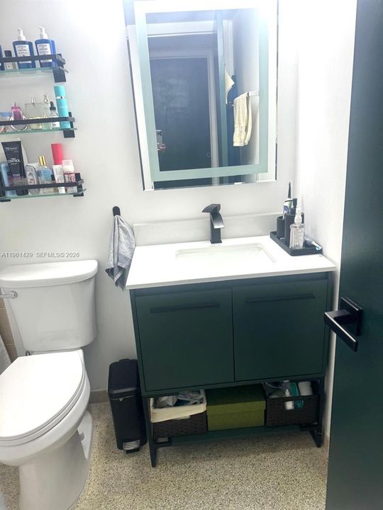 For Sale: $265,000 (2 beds, 1 baths, 660 Square Feet)