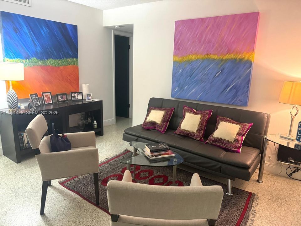 For Sale: $265,000 (2 beds, 1 baths, 660 Square Feet)