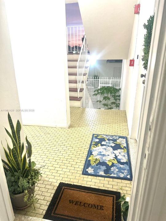 For Sale: $265,000 (2 beds, 1 baths, 660 Square Feet)