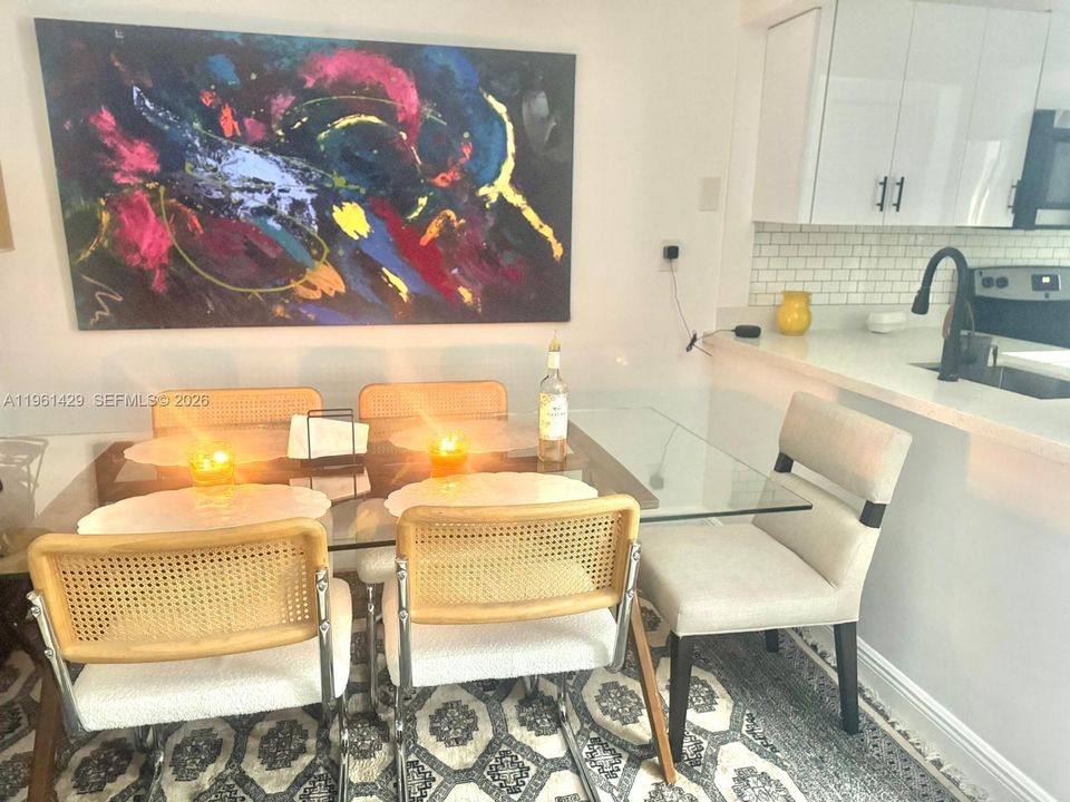 For Sale: $265,000 (2 beds, 1 baths, 660 Square Feet)