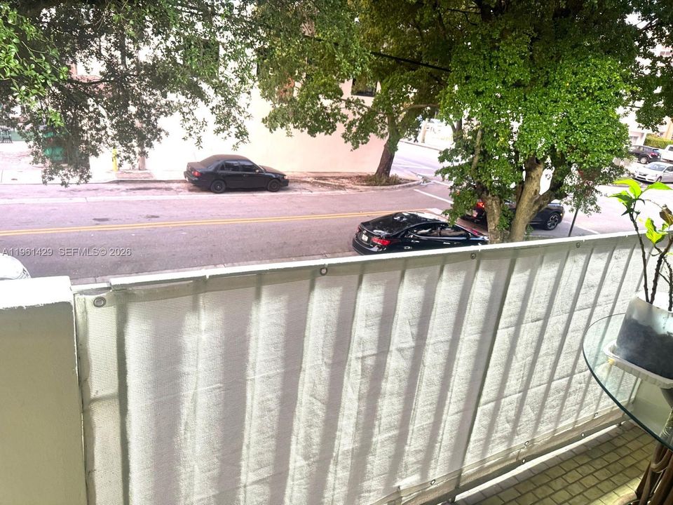 For Sale: $265,000 (2 beds, 1 baths, 660 Square Feet)