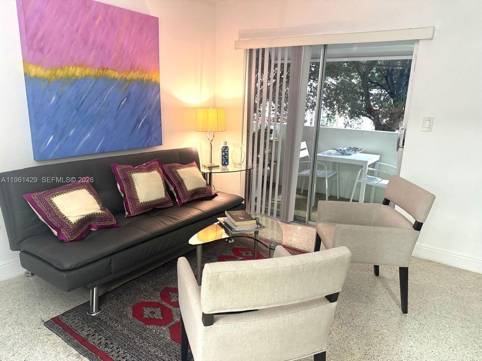 For Sale: $265,000 (2 beds, 1 baths, 660 Square Feet)