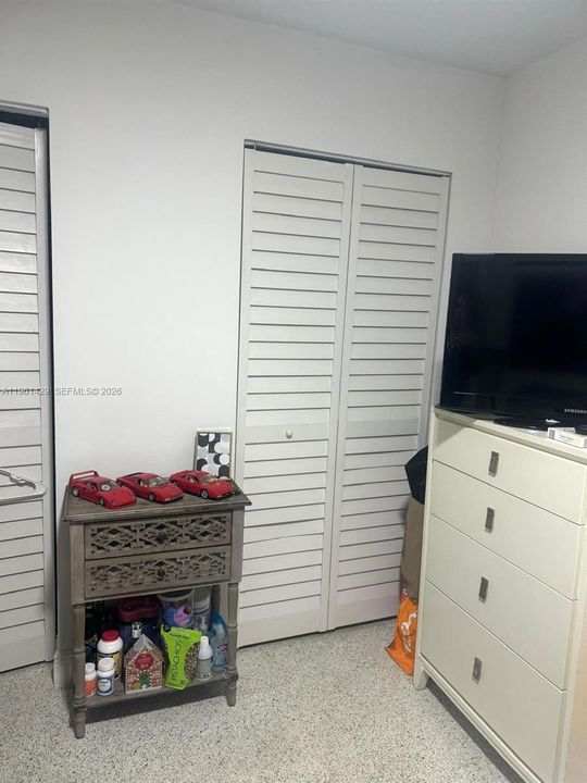 For Sale: $265,000 (2 beds, 1 baths, 660 Square Feet)