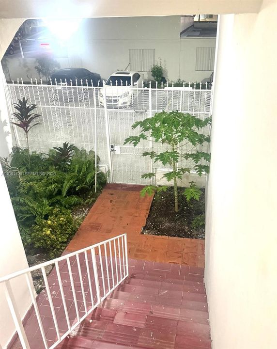 For Sale: $265,000 (2 beds, 1 baths, 660 Square Feet)