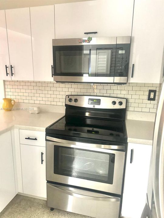 For Sale: $265,000 (2 beds, 1 baths, 660 Square Feet)