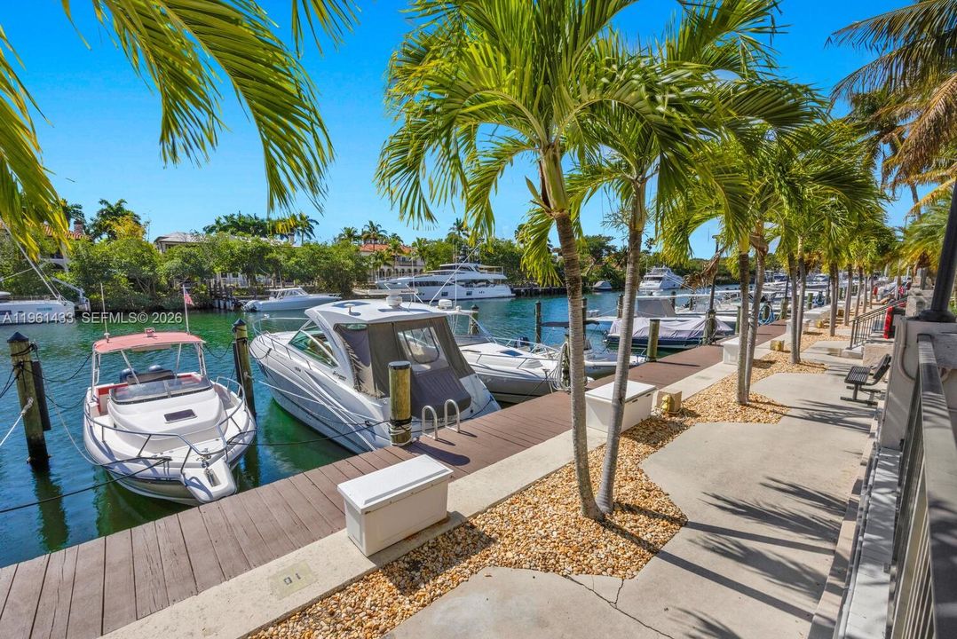 For Sale: $850,000 (2 beds, 2 baths, 1310 Square Feet)