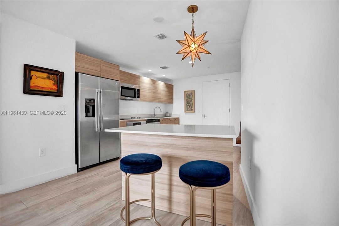 For Sale: $489,900 (1 beds, 1 baths, 681 Square Feet)