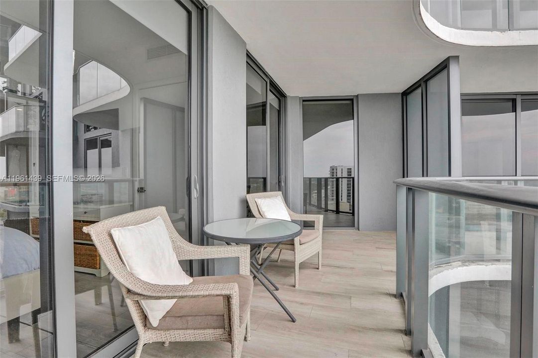For Sale: $489,900 (1 beds, 1 baths, 681 Square Feet)