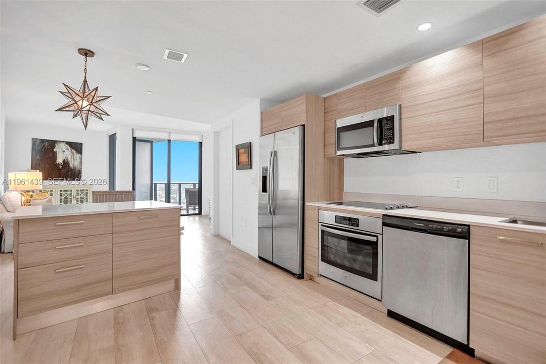 For Sale: $489,900 (1 beds, 1 baths, 681 Square Feet)