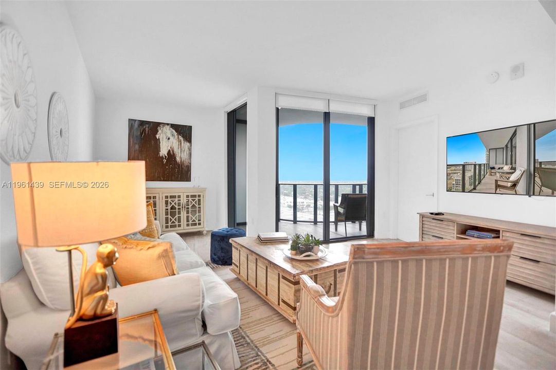For Sale: $489,900 (1 beds, 1 baths, 681 Square Feet)