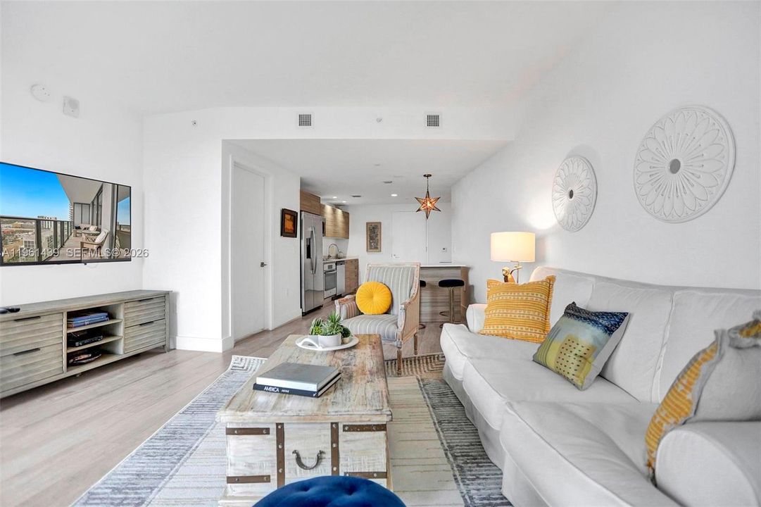 For Sale: $489,900 (1 beds, 1 baths, 681 Square Feet)