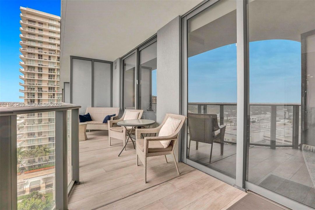For Sale: $489,900 (1 beds, 1 baths, 681 Square Feet)