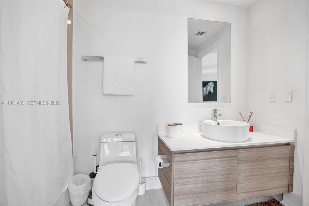 For Sale: $489,900 (1 beds, 1 baths, 681 Square Feet)