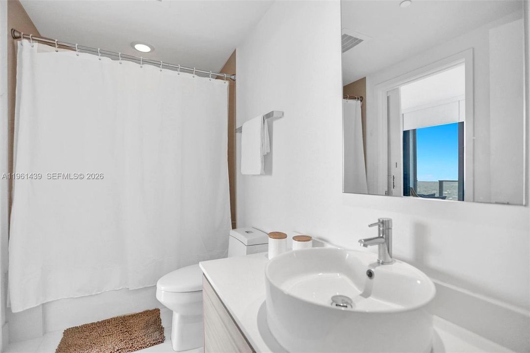 For Sale: $489,900 (1 beds, 1 baths, 681 Square Feet)