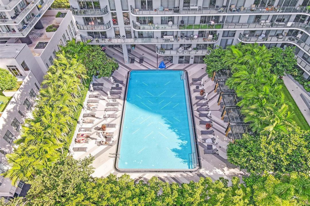 For Sale: $489,900 (1 beds, 1 baths, 681 Square Feet)
