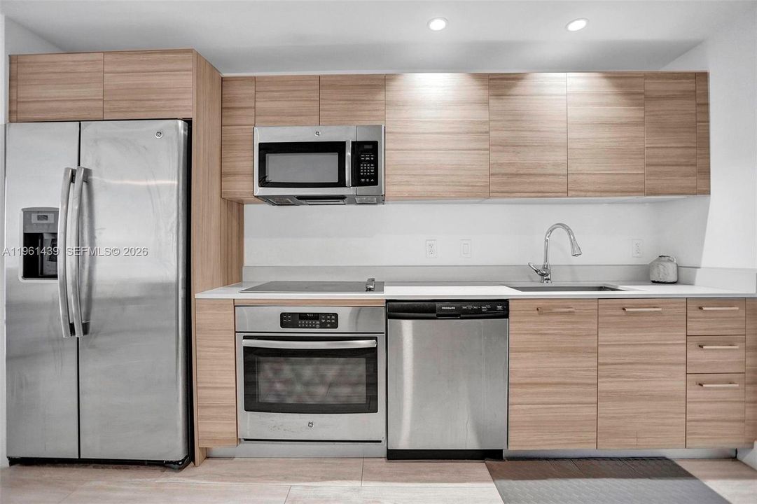 For Sale: $489,900 (1 beds, 1 baths, 681 Square Feet)