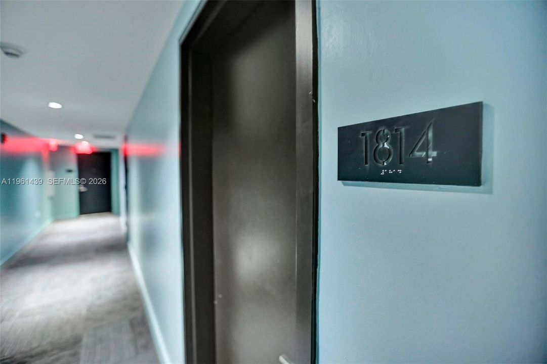 For Sale: $489,900 (1 beds, 1 baths, 681 Square Feet)
