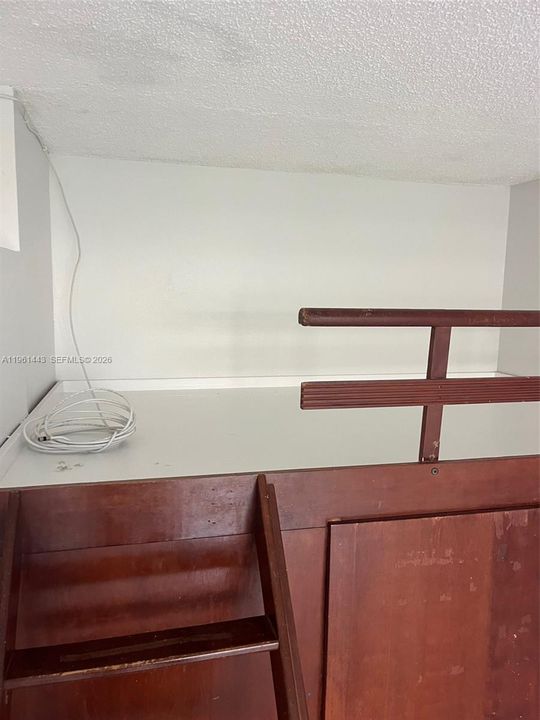 For Sale: $200,000 (1 beds, 1 baths, 640 Square Feet)
